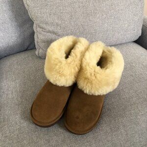 UGG Women's Classic Short Crescent